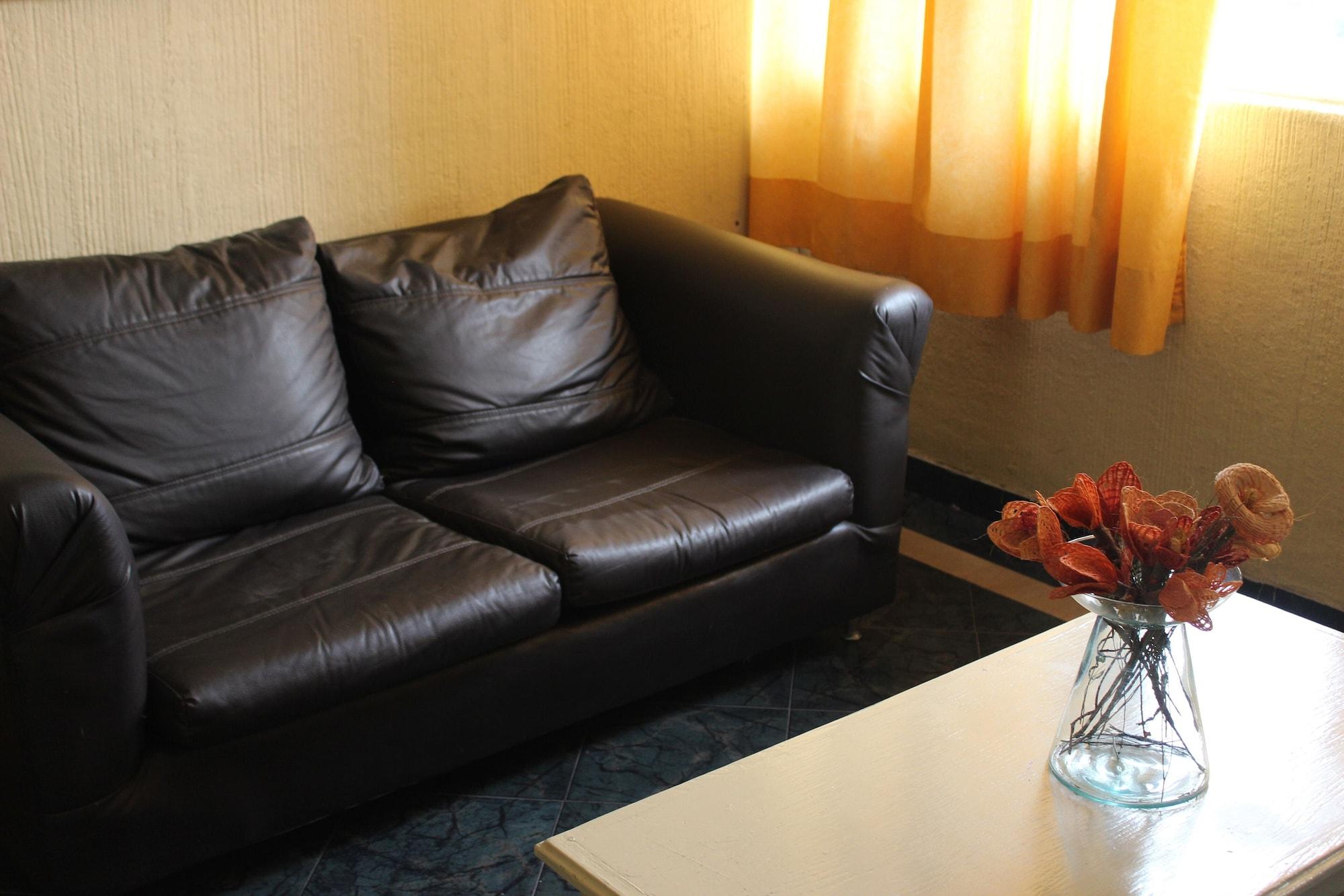 Oyo Nueva Galicia Hotel Гуадалахара Екстериор снимка