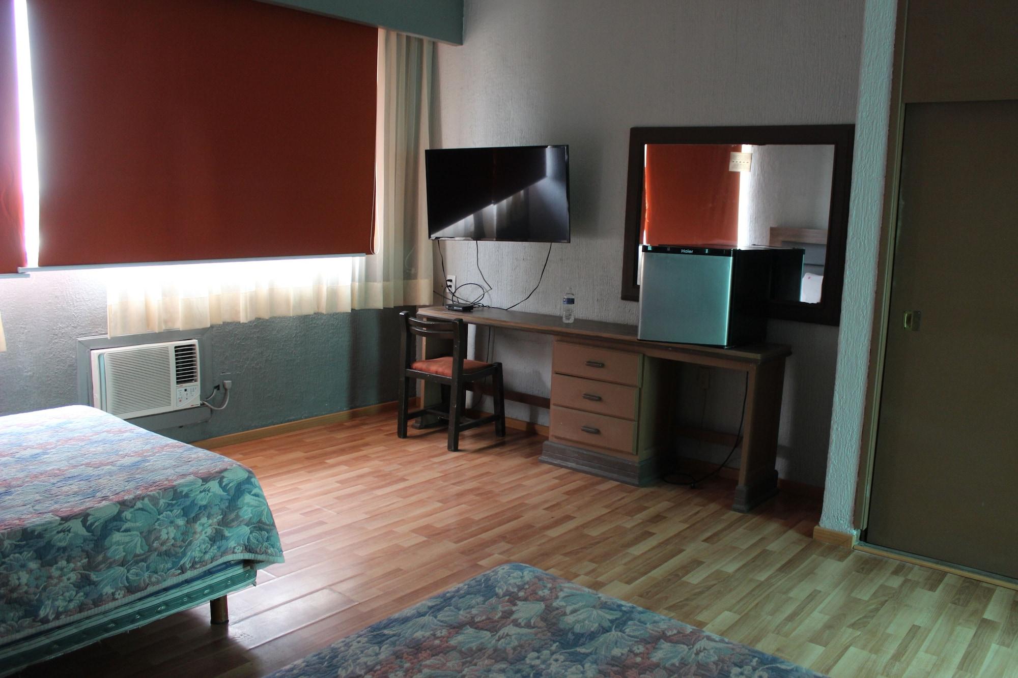 Oyo Nueva Galicia Hotel Гуадалахара Екстериор снимка
