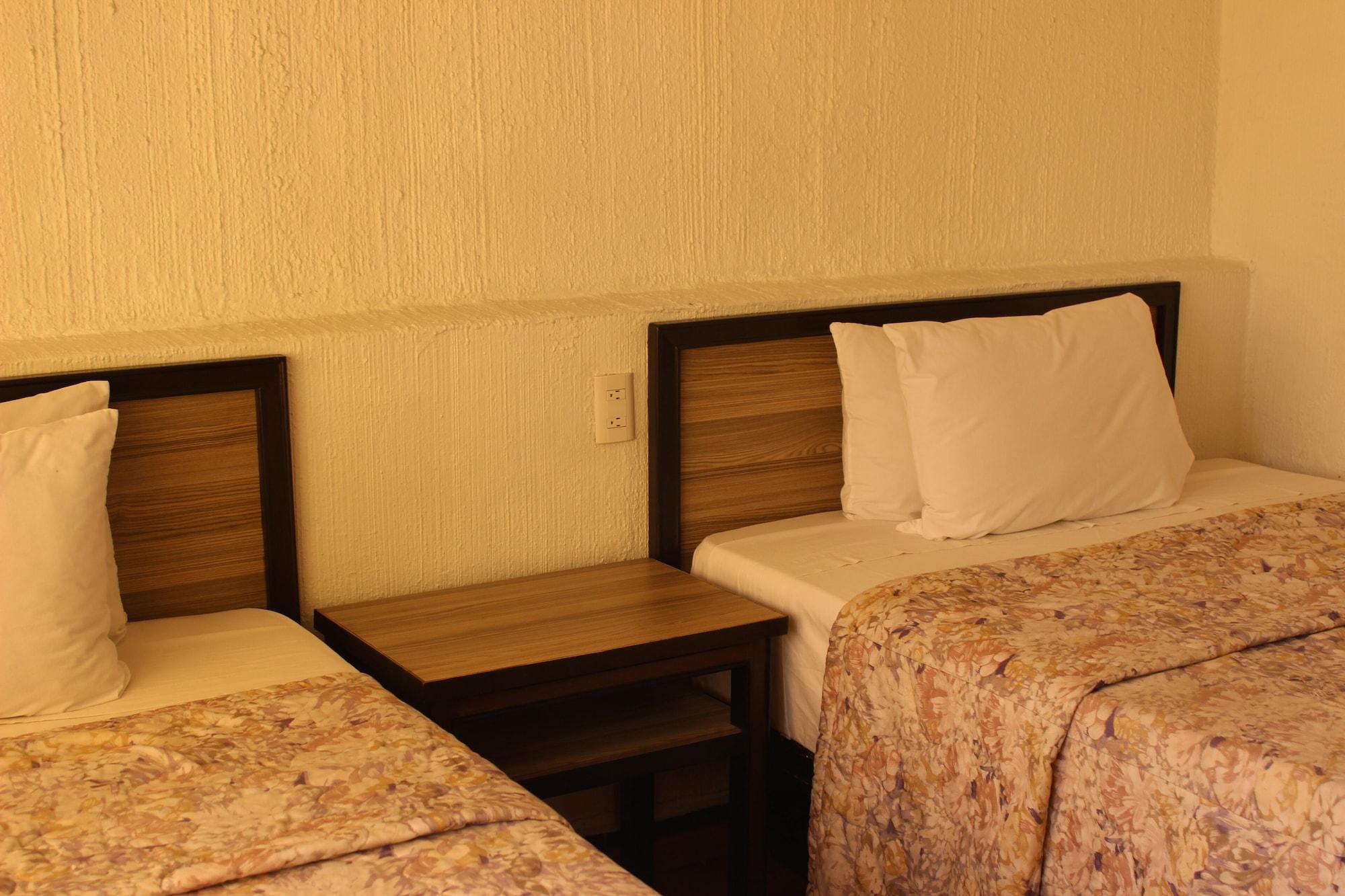 Oyo Nueva Galicia Hotel Гуадалахара Екстериор снимка