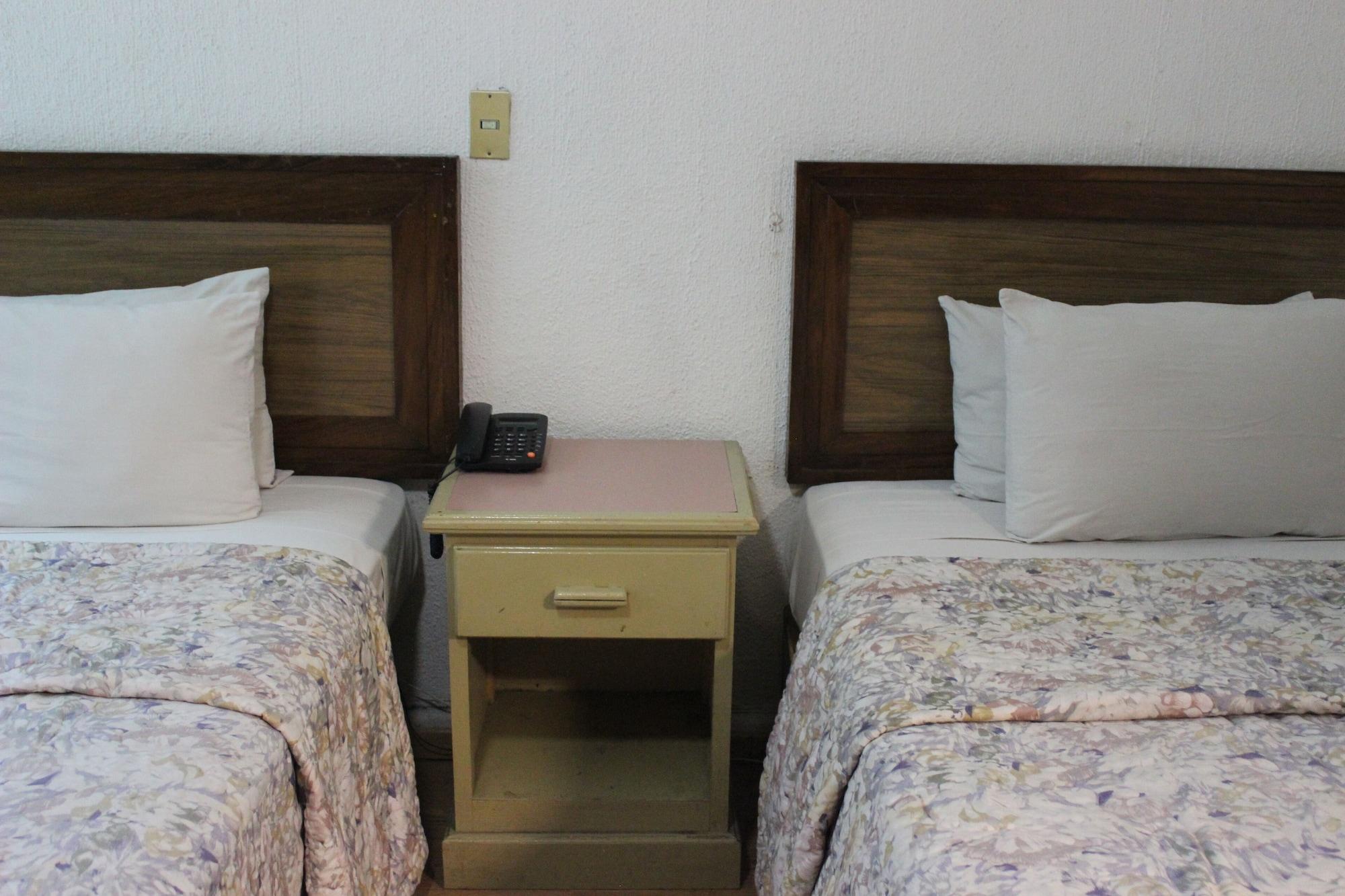 Oyo Nueva Galicia Hotel Гуадалахара Екстериор снимка