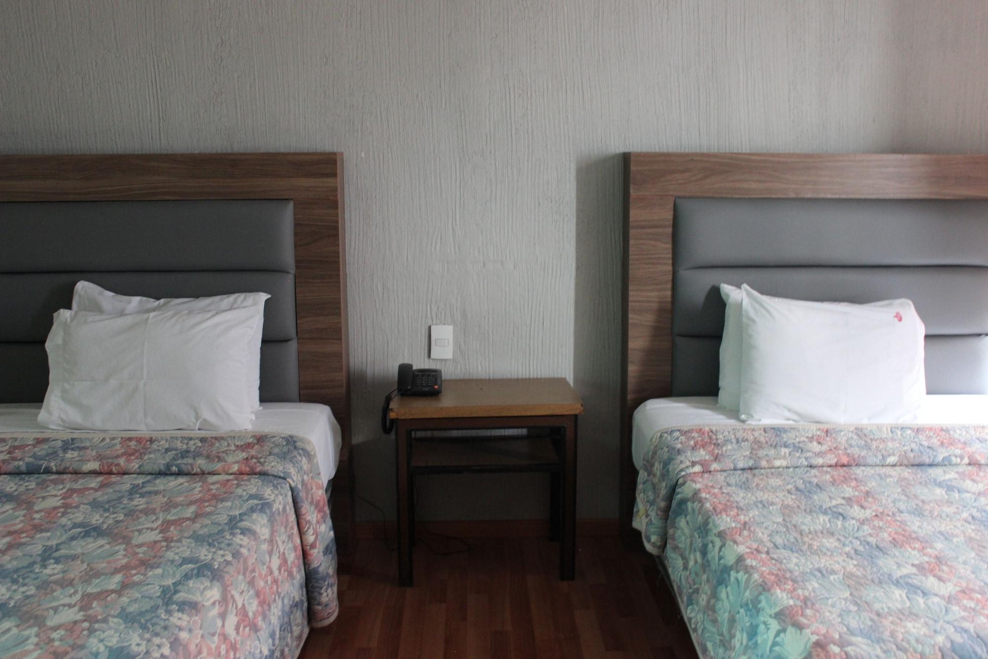 Oyo Nueva Galicia Hotel Гуадалахара Екстериор снимка