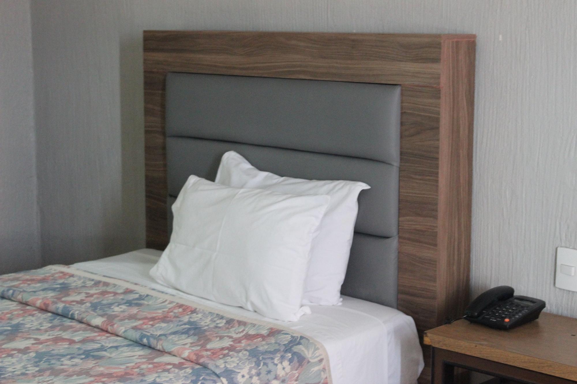 Oyo Nueva Galicia Hotel Гуадалахара Екстериор снимка