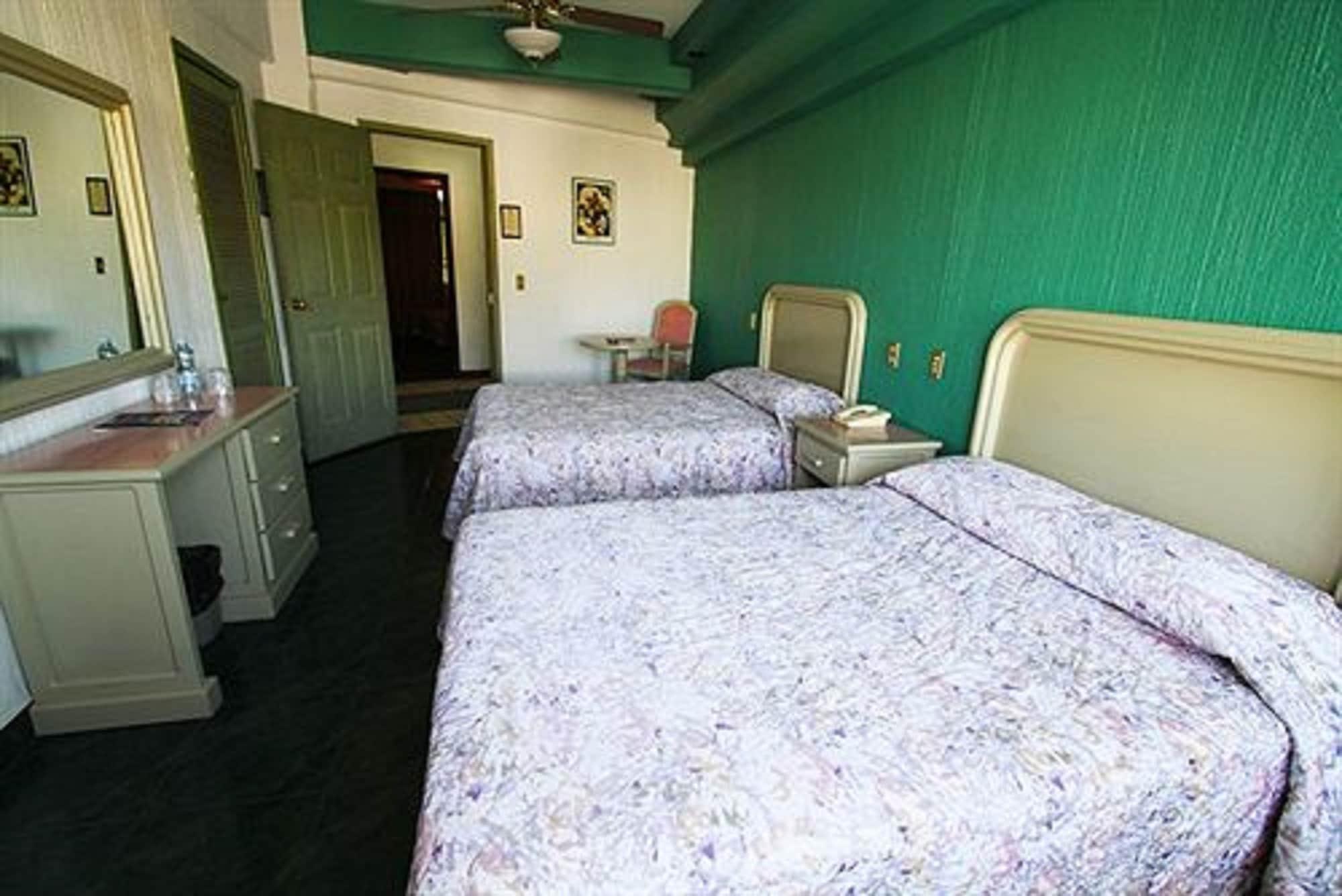 Oyo Nueva Galicia Hotel Гуадалахара Екстериор снимка