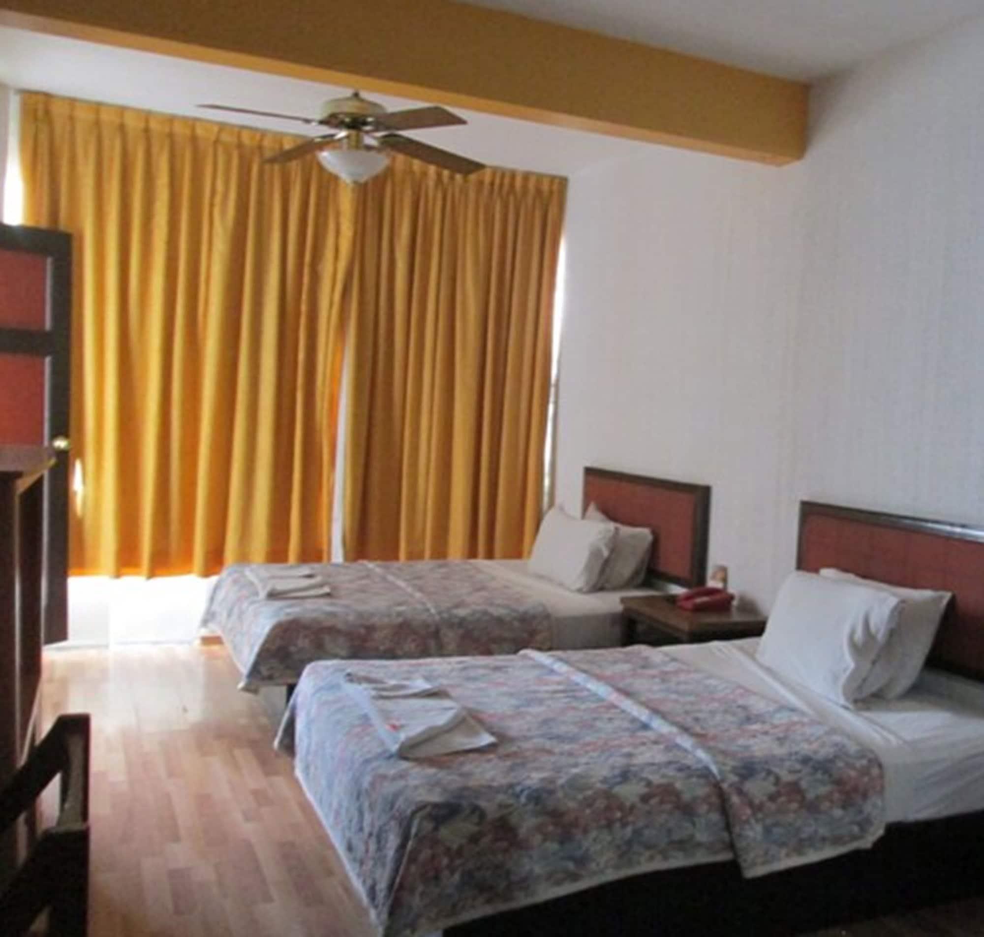 Oyo Nueva Galicia Hotel Гуадалахара Екстериор снимка