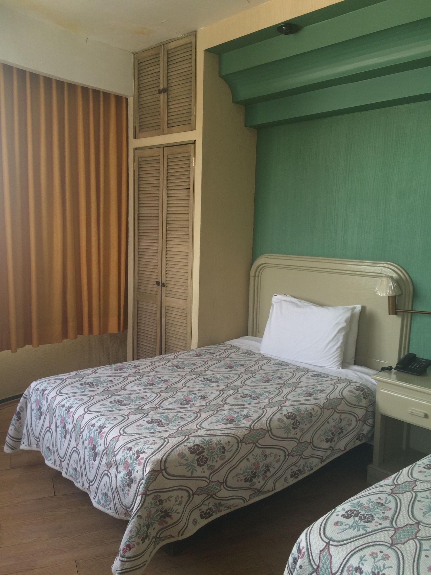 Oyo Nueva Galicia Hotel Гуадалахара Екстериор снимка