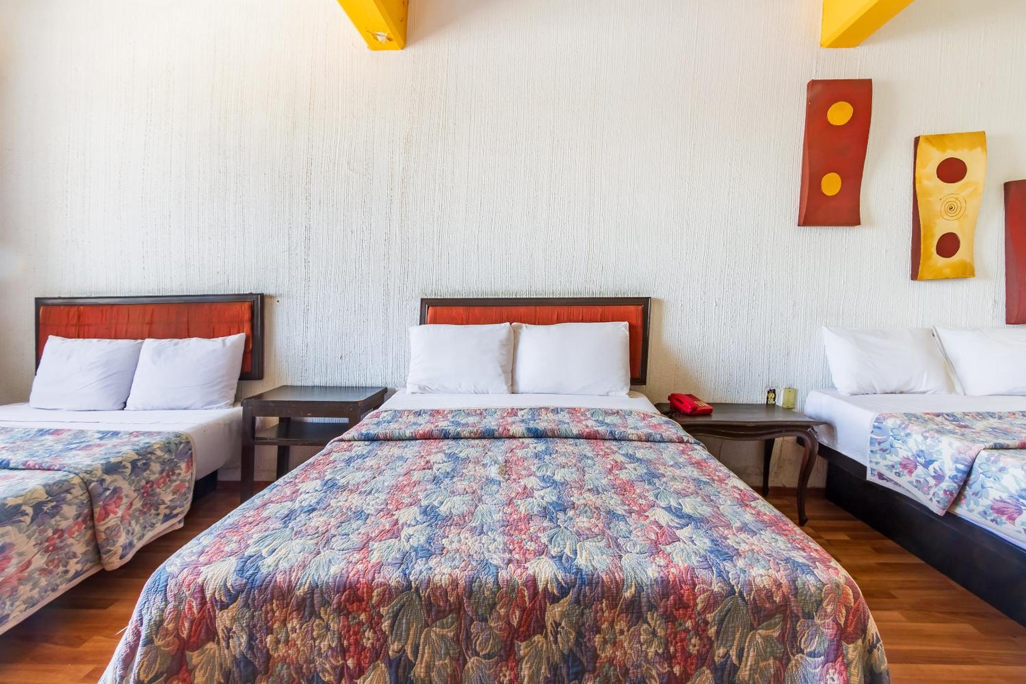 Oyo Nueva Galicia Hotel Гуадалахара Екстериор снимка