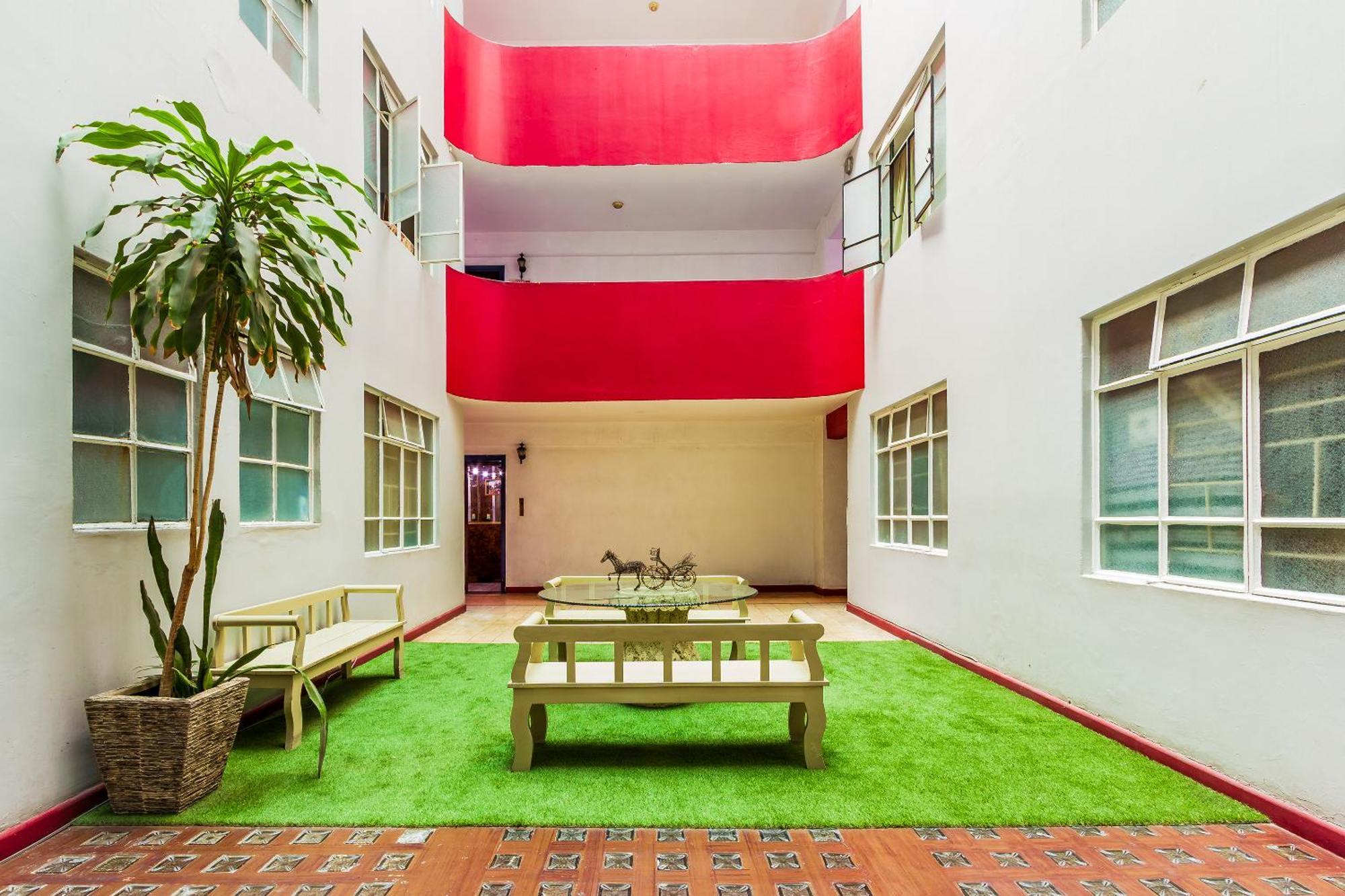 Oyo Nueva Galicia Hotel Гуадалахара Екстериор снимка