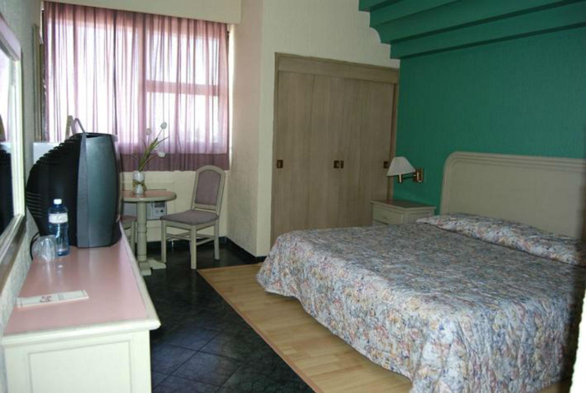 Oyo Nueva Galicia Hotel Гуадалахара Екстериор снимка