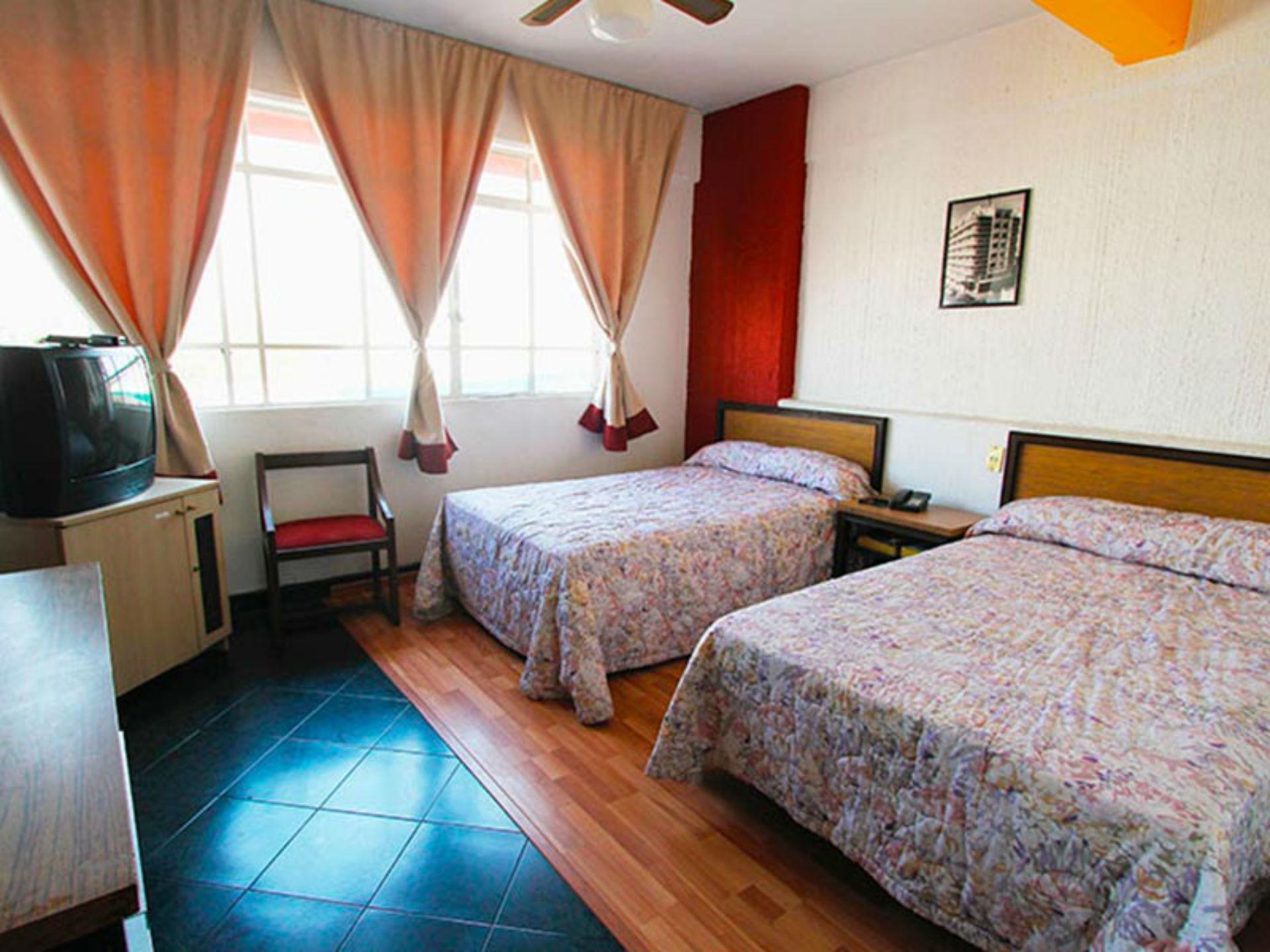 Oyo Nueva Galicia Hotel Гуадалахара Екстериор снимка