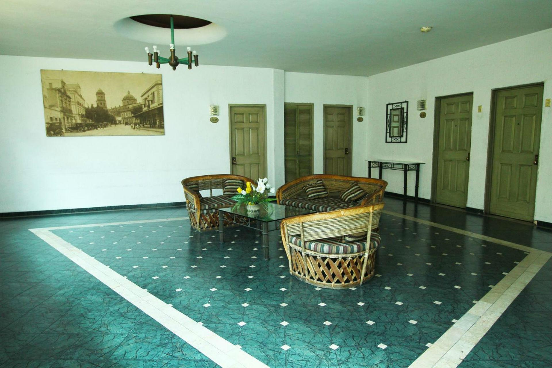 Oyo Nueva Galicia Hotel Гуадалахара Екстериор снимка
