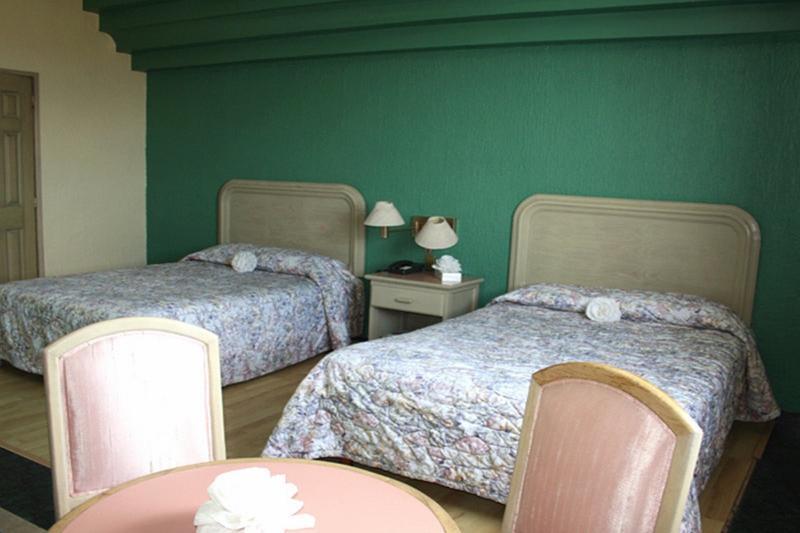 Oyo Nueva Galicia Hotel Гуадалахара Екстериор снимка