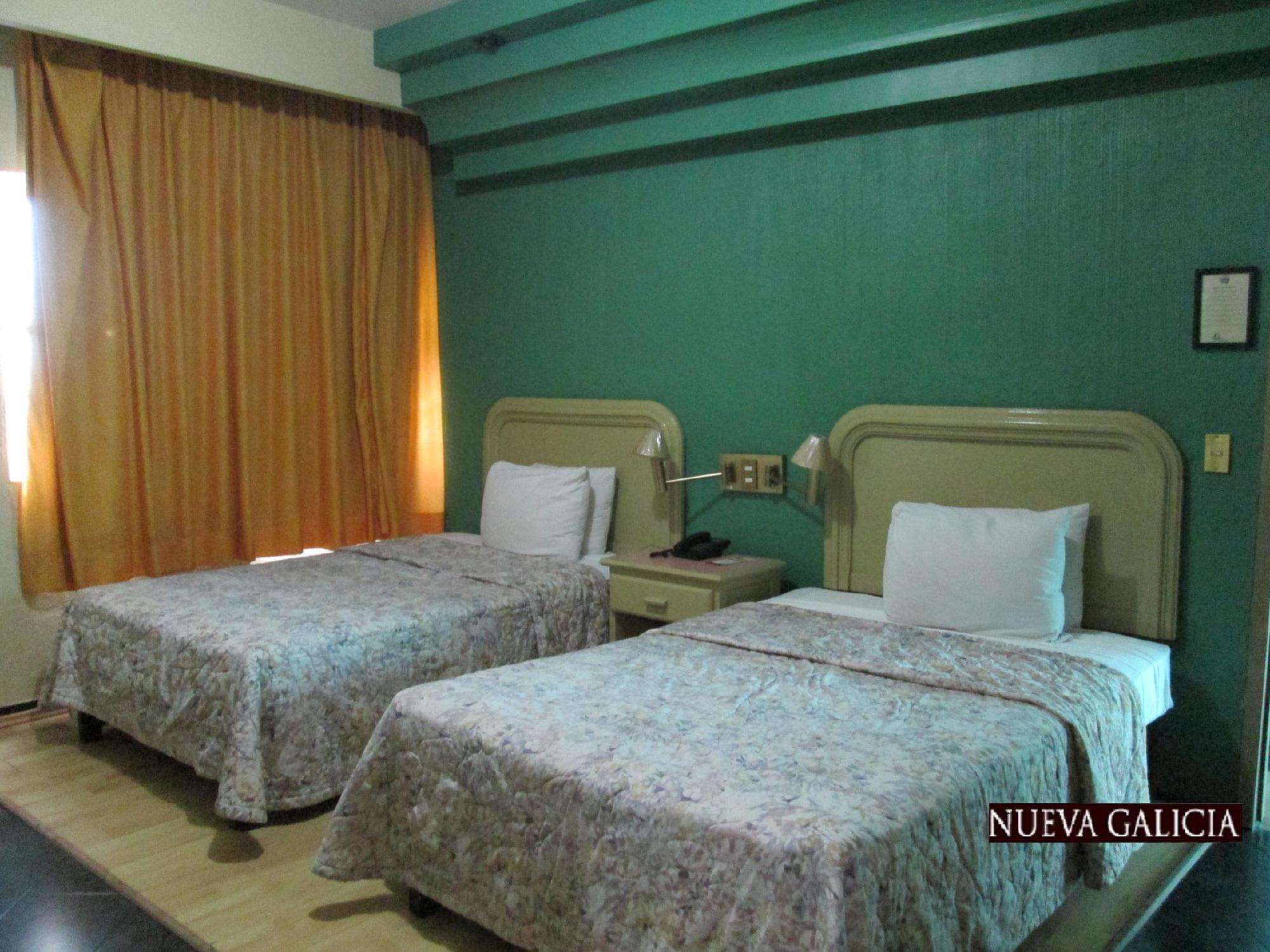 Oyo Nueva Galicia Hotel Гуадалахара Екстериор снимка