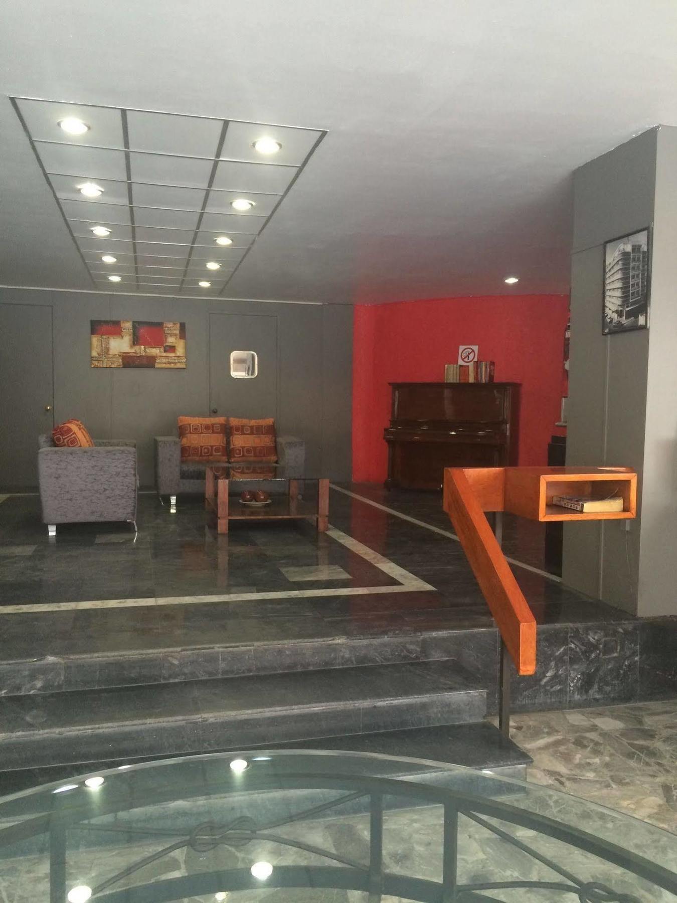 Oyo Nueva Galicia Hotel Гуадалахара Екстериор снимка